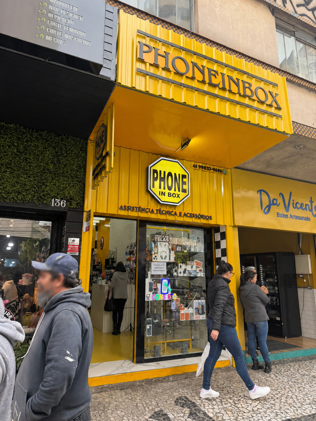 Fachada atual da Phone In Box na Rua Vicente Machado