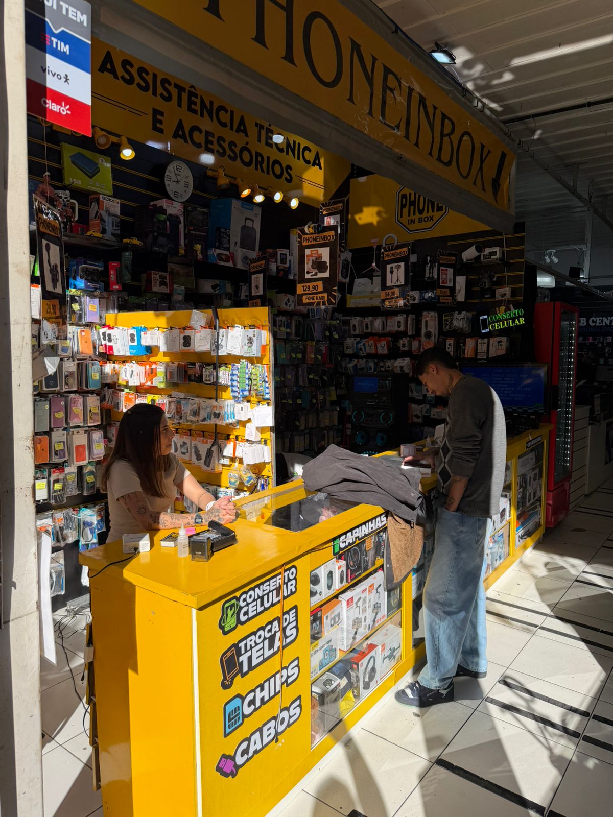 Atendimento realizado em uma unidade Phone In Box